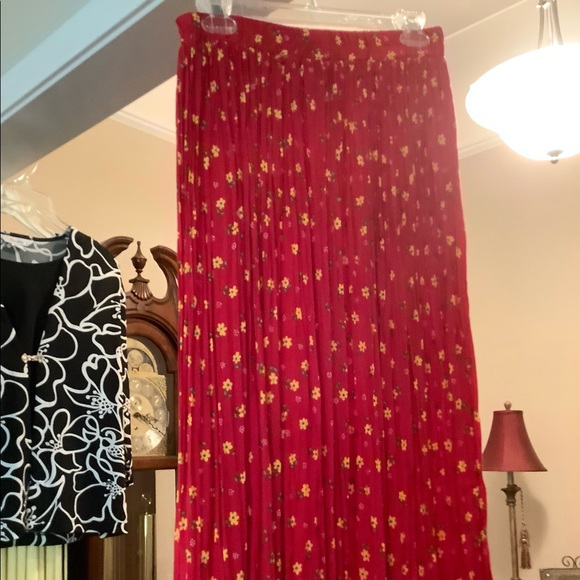 This s is a red broom skirt that is in like new condition. - Picture 2 of 3